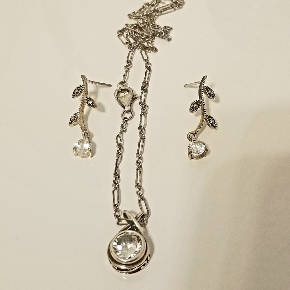 Silpada necklace and earring set